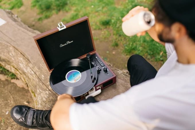 Classic Phono Retro Platenspeler - Vinyl Koffer met Bluetooth en ingebouwde Speakers - Auto-stop - TT-120BNWH - Bruin