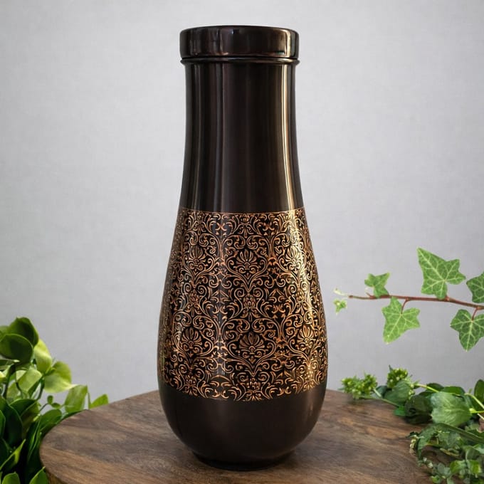 Puur koperen karaf antique geëtst met dop – lang en smal ± 950 ml