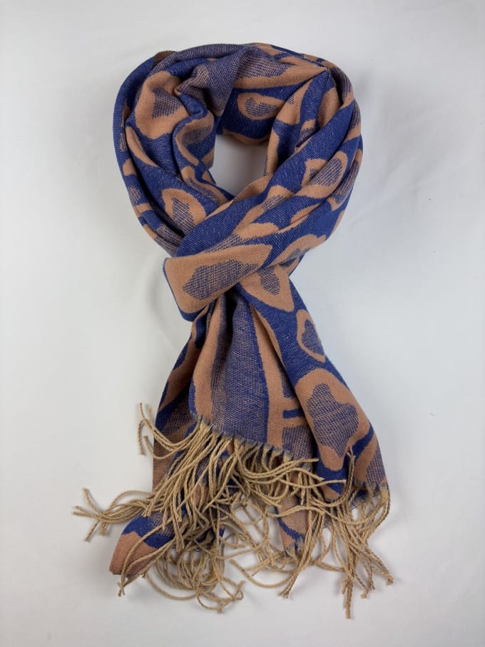 Wintersjaal met panter print 2 kanten 20% wol en 80% viscose