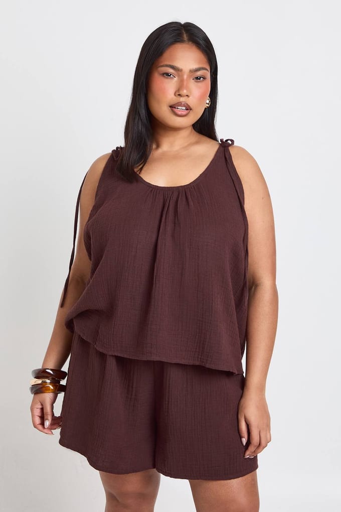 boohoo Dames Plus Kaaslinnen Tie Cami Top & Short Set | Chocoladebruin | Maat: 54