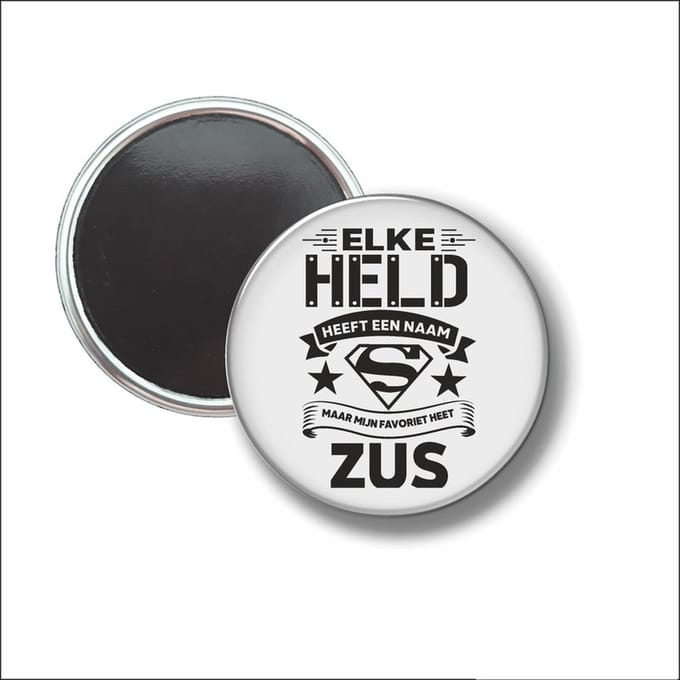 Button Met Magneet 58 MM - Elke Held Heeft Een Naam - Zus - NIET VOOR KLEDING