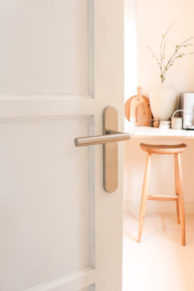 Lavuzo deurkruk Mantua RVS met afgerond schild | Per set | Deurklink met schild