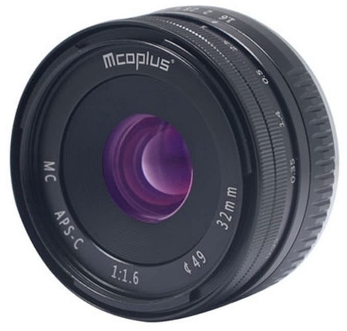 Mcoplus Mco-32mm-f/1.6 Zwart vor Sony E-mount