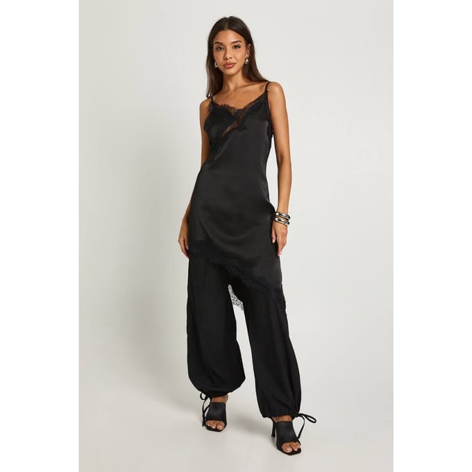 boohoo Dames Popline Laaggesneden Parachutebroek | Black | Maat: 10