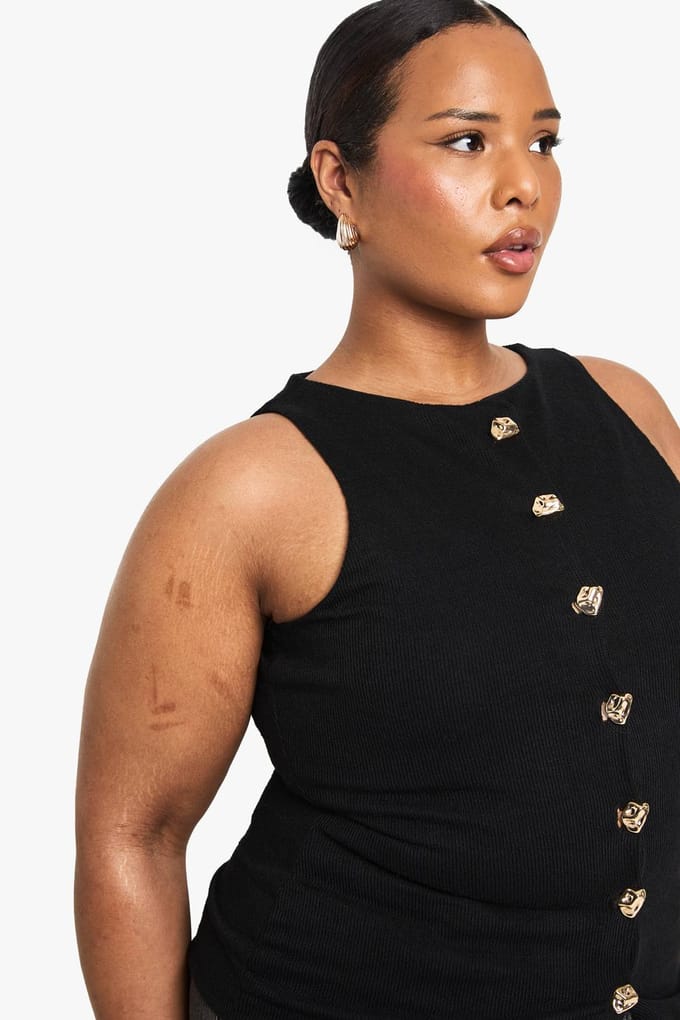boohoo Dames PLUS GEBREIDE VEST MET DRUKKNOPEN | Zwart | Maat: 52