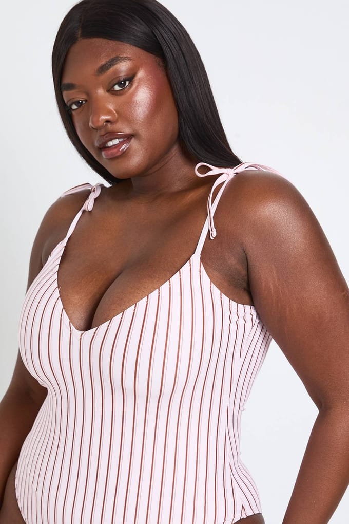 boohoo Dames Plus Gestreept Badpak Met Strikbandjes | Roze | Maat: 48