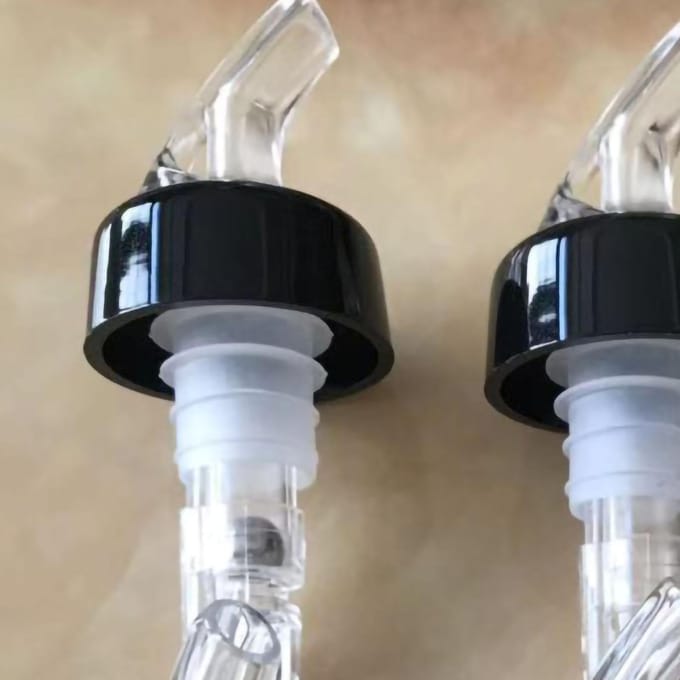 6 stuks Flessenuitschenkers Tuit Voedselkwaliteit Plastic Vloeistofdispenser Flessenspuitmond Barware Voor Wijn wit