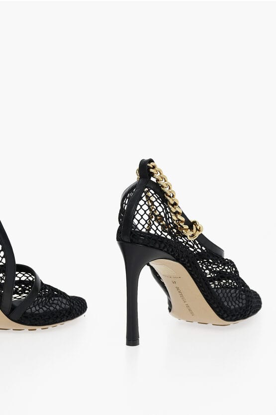 Mesh sandalen met goudkleurige kettingsluiting in Nero, Oro