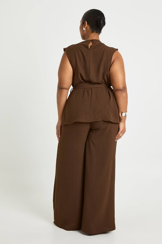 boohoo Dames Plus Geweven Cowl met Ceintuur Broek Co-Ord | Chocoladebruin | Maat: 44