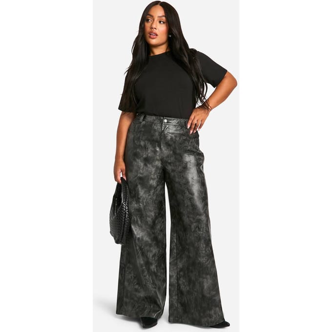 boohoo Dames Plus Washed Faux Leather Wide Leg Trouser | Black | Maat: 16