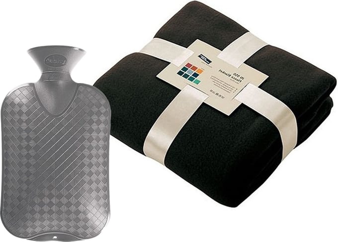 Fleece deken/plaid - zwart - 130 x 170 cm - kruik - 2 liter