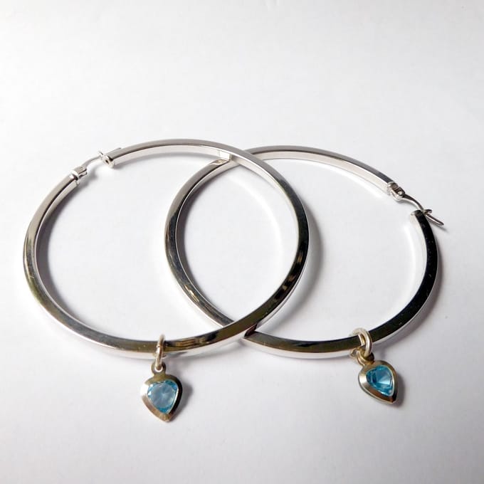 Hetty'S - Elegante - zilveren oorringen - met hartje van Topaas - Maat 60 mm