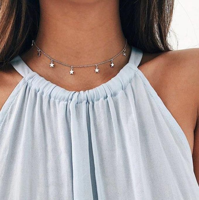 Ketting met sterretjes zilverkleur.