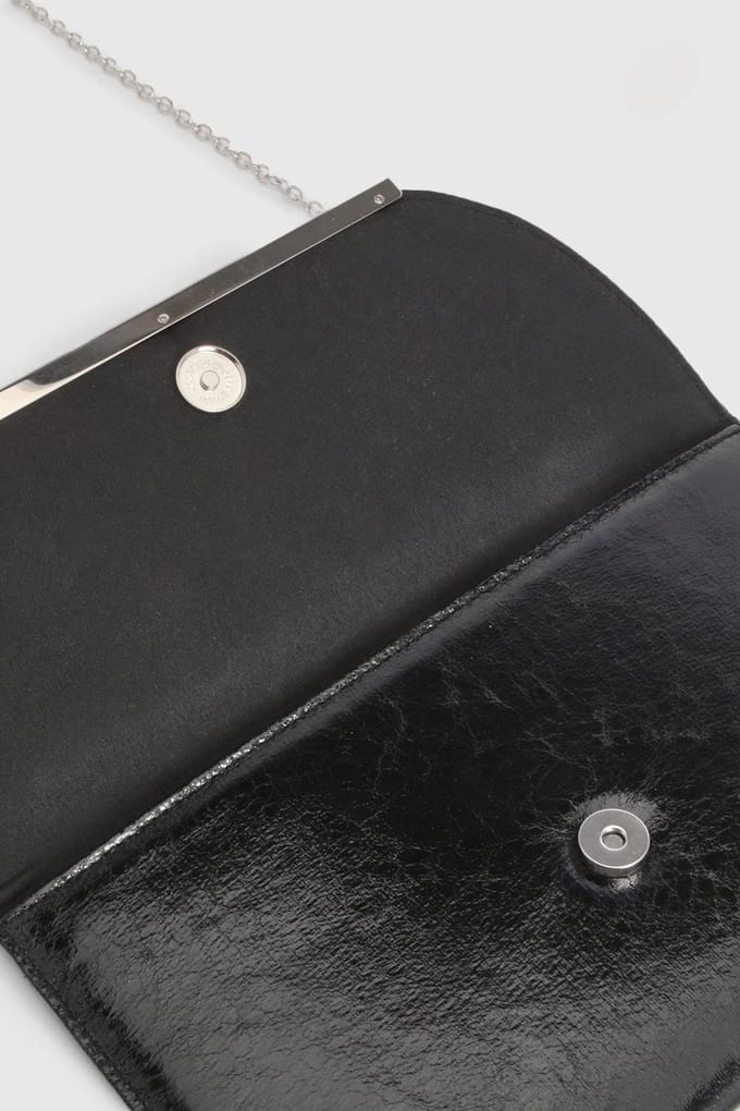 boohoo Dames Hoogglans Gekreukte Envelop Clutch Tas | Zwart