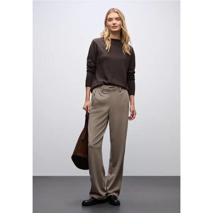 Broek met rechte pijpen en details