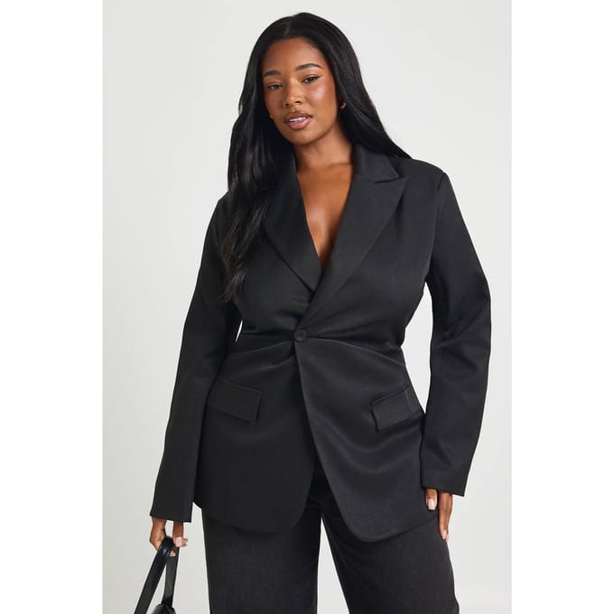 boohoo Dames Plus Getailleerde Blazer met Gerimpelde Taille | Black | Maat: 18