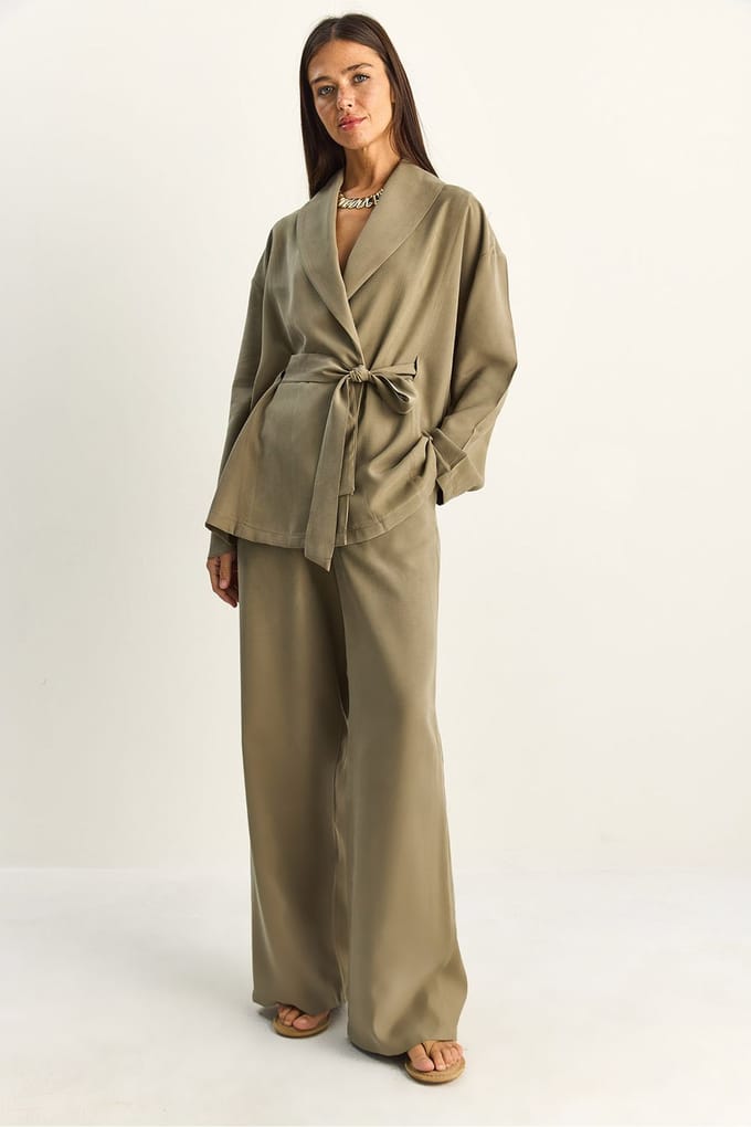 Hoge taille set met strikdetail en sjaalkraag