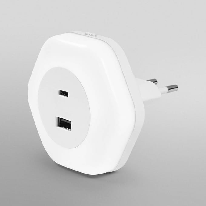 OSRAM LUNETTA HEXAGON plug-in nachtlamp, wit, 5W, 5lm, warm witte lichtsensor, USB-A & USB-C poort, LED technologie, oplaadfunctionaliteit, lange levensduur, IP20, 3000K.