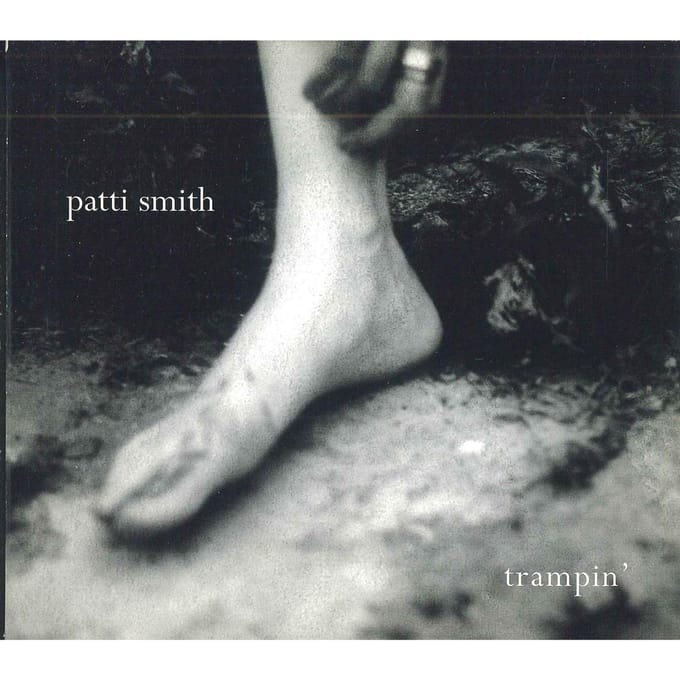 CD PATTI SMITH - Trampin (Graven) CK90330 Columbia 2004 VS Rock Gebruikt gray