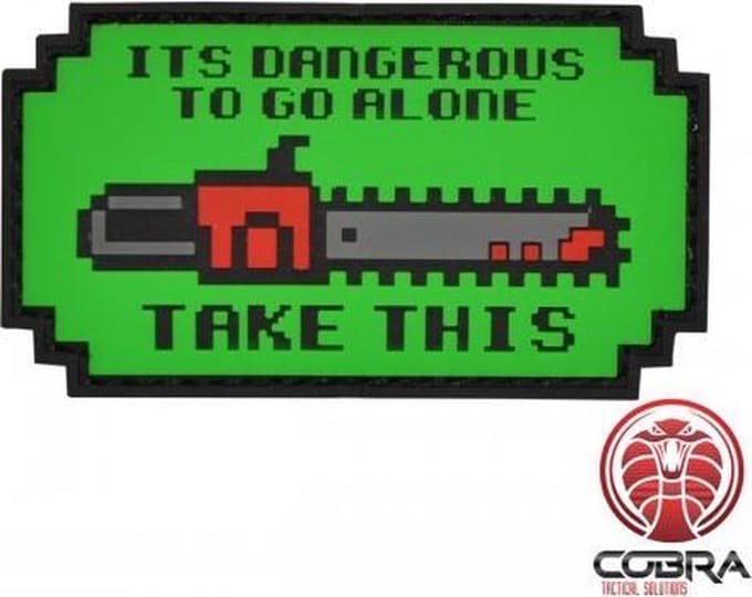 It is dangerous to go alone chainsaw militaire PVC patch embleem met klittenband