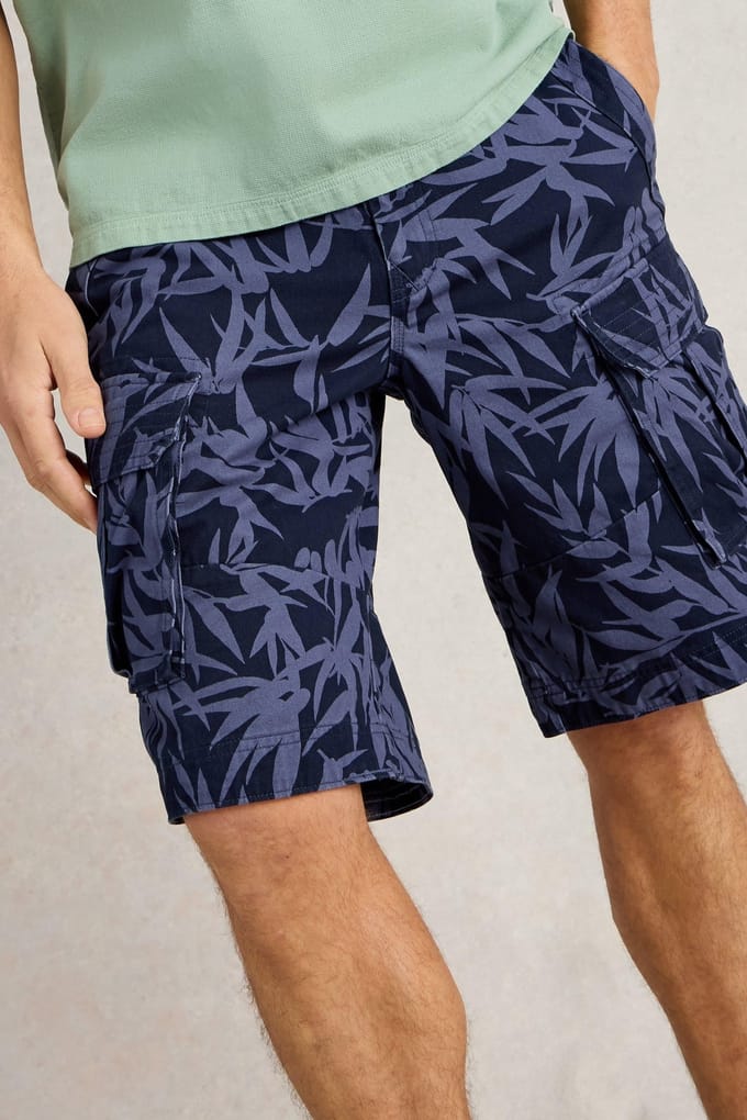 White Stuff Halsall Printed Cargo Short Navy Print Größe: W38 REGULAR | Kurze Sporthosen Outlet | Herren | Blau