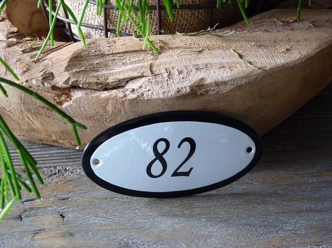 Emaille huisnummer 10x5 wit nr. 82