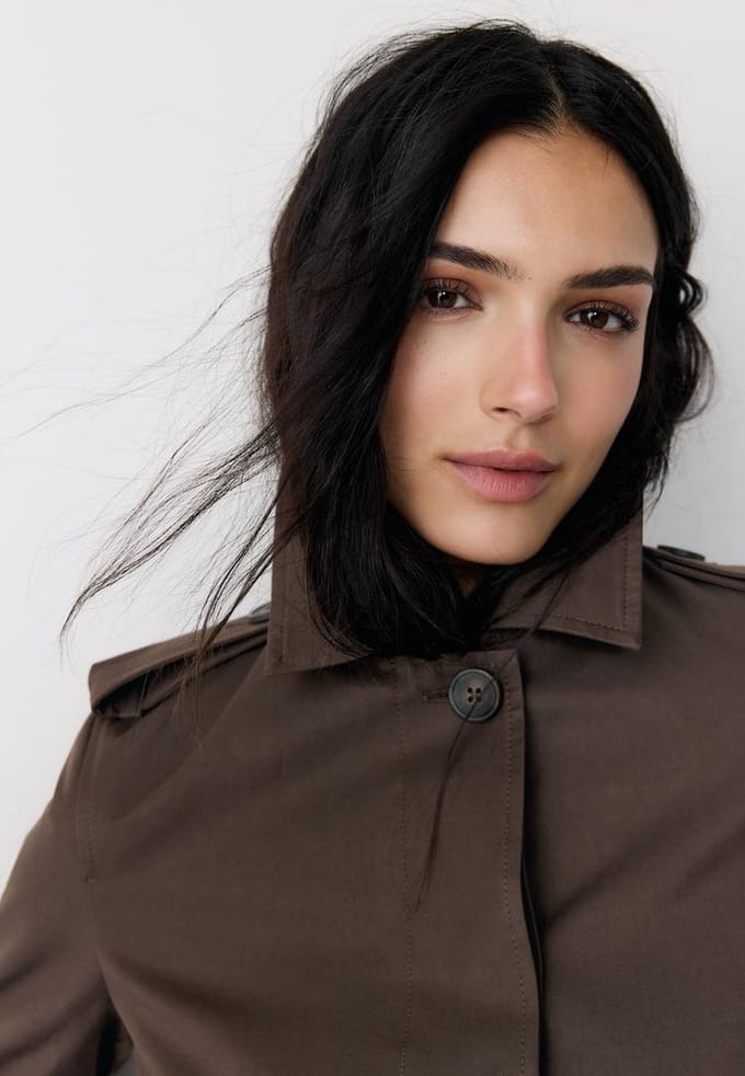 Stradivarius Lange trenchcoat met eenvoudige knoopsluiting  Bruin L
