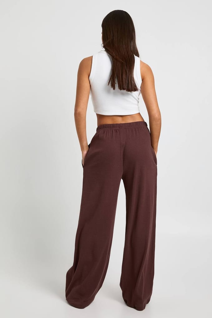 boohoo Dames Petite Rib Broek met wijde pijpen | Chocoladebruin | Maat: 40