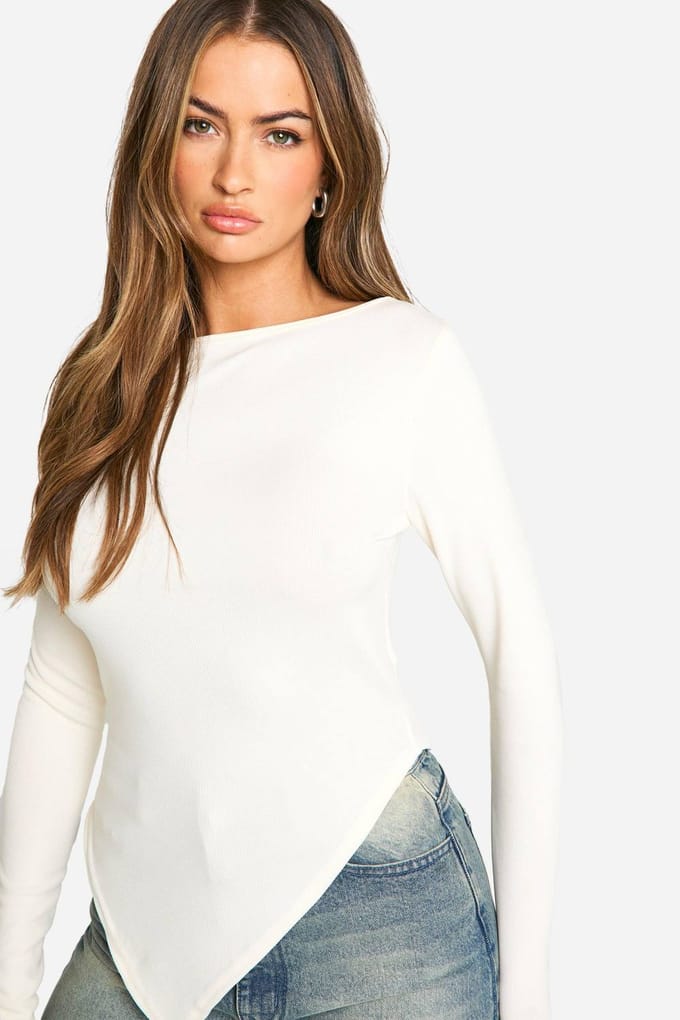 boohoo Dames Rib Slash Neck Asym Hem Top | Creme | Maat: 42