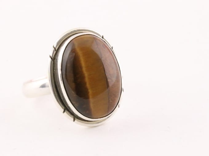 Ovale zilveren ring met tijgeroog - maat 20