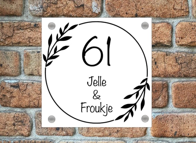 Naambordje / huisnummer voordeur krans takje wit