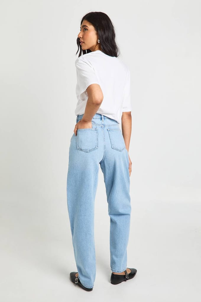 boohoo Dames Tall Basics Hoge Taille Mom Jeans | Bleach Wash | Maat: 6