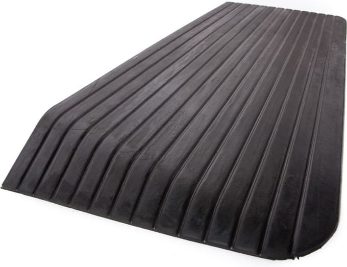 Rubbermagazijn - Oploopmat rubber schuin - Hoogte 7,5 cm - Volrubber - Portieken, Galerijen, Drempels, Verhogingen en obstakels