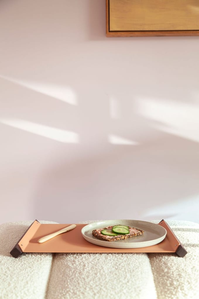 Angled Tray S roze | aluminium design dienblad en organizer