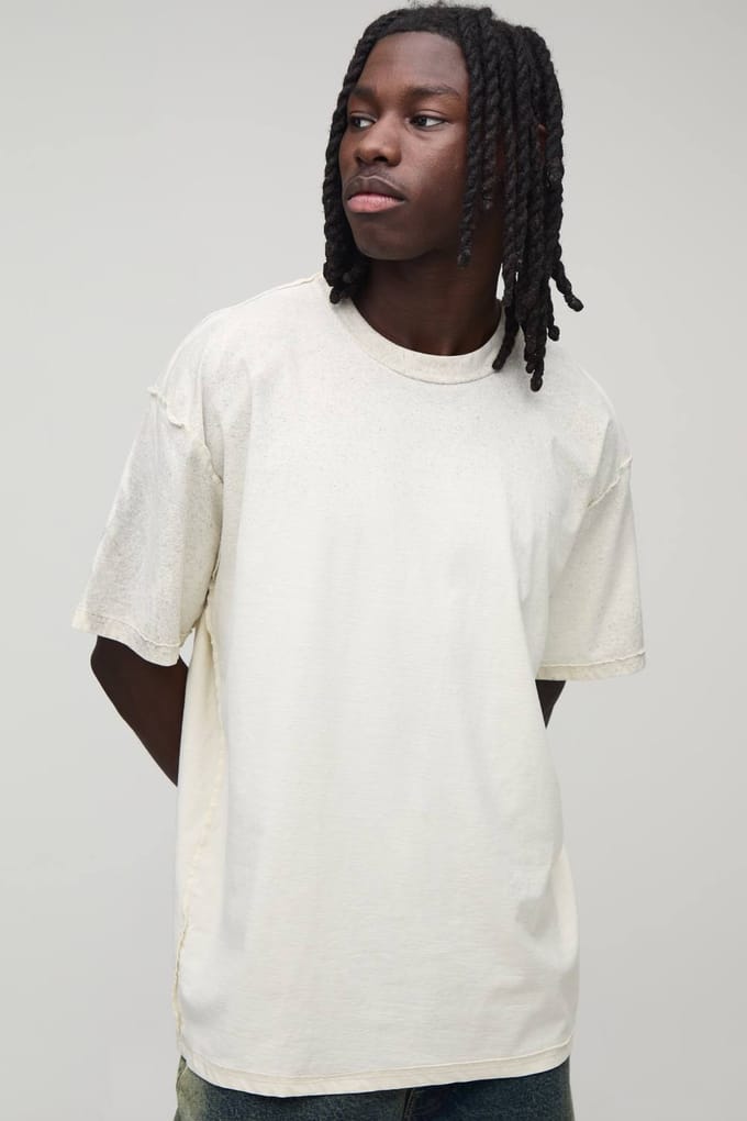 Ecru Oversized T-shirt Met Zichtbare Naden, Print En Spray Wash | Size Medium