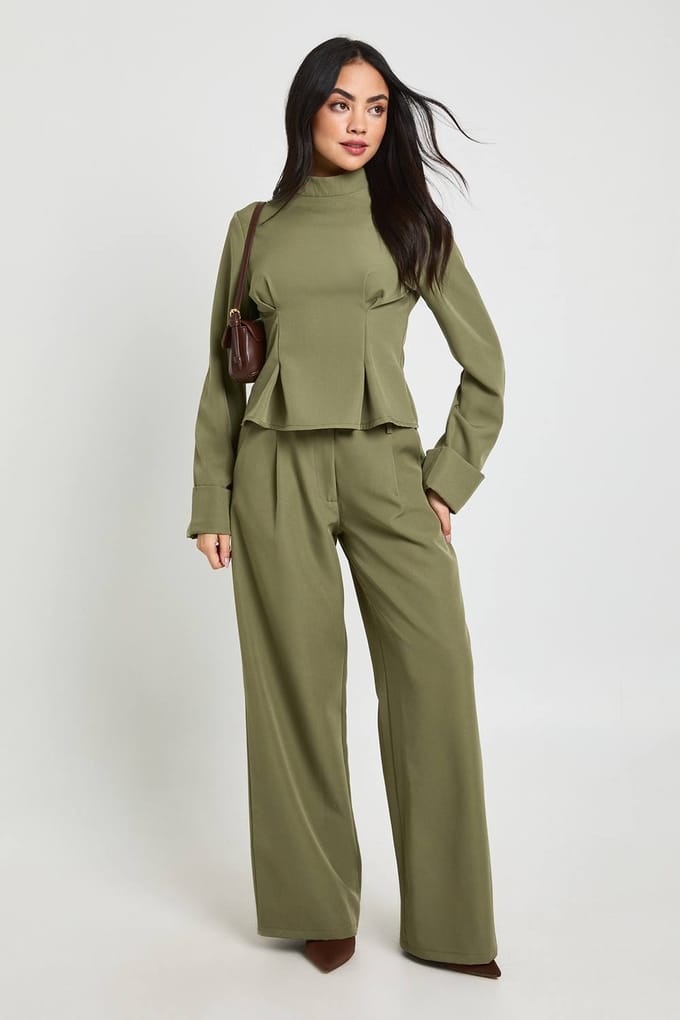 boohoo Dames Hoge Hals Peplum Top | Donkere Olijf | Maat: 44
