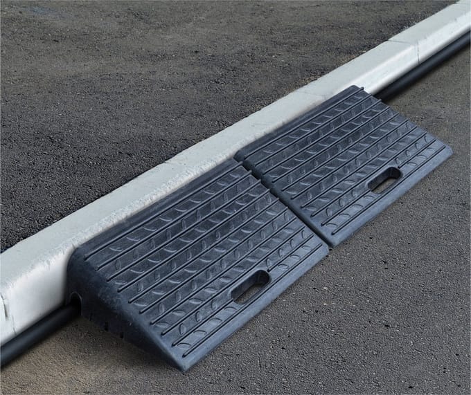 Aidapt Oprijplaat rubber (9KG) Met handgrepen (set van 2) 100mm hoog - Zwart