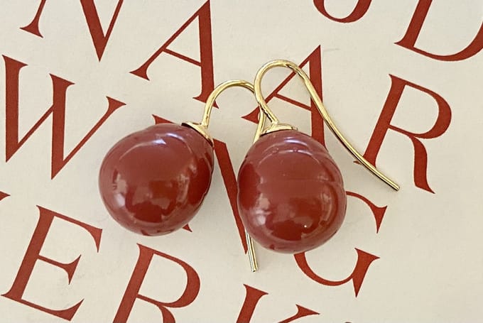 Klassieke parel oorbellen rood/goud