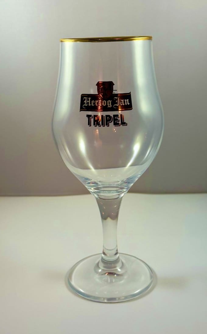 6 stuks Hertog Jan Tripel bierglas op voet.