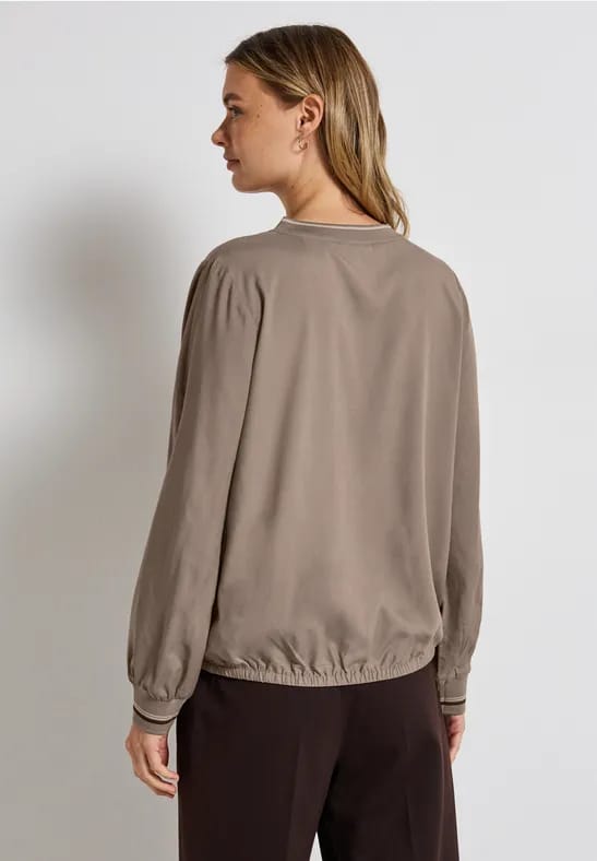 Blouse met gespleten hals en tape