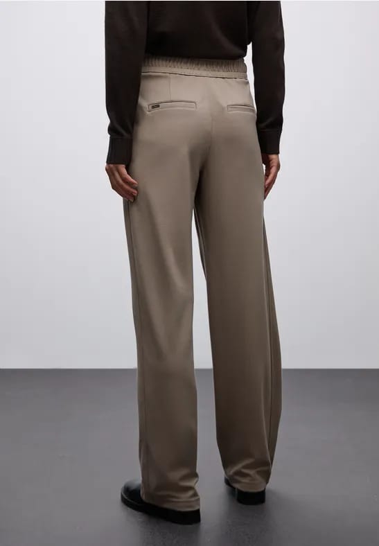 Broek met rechte pijpen en details