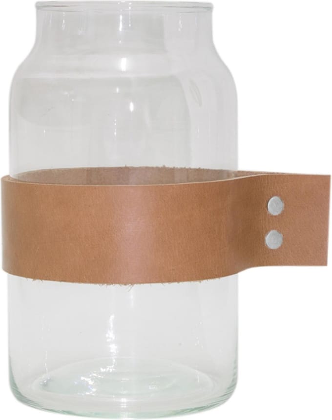 TAK Design Vaas Wrap Me - Incl. Lederen Band - Glas - Ø10 x 18 cm - Bruin