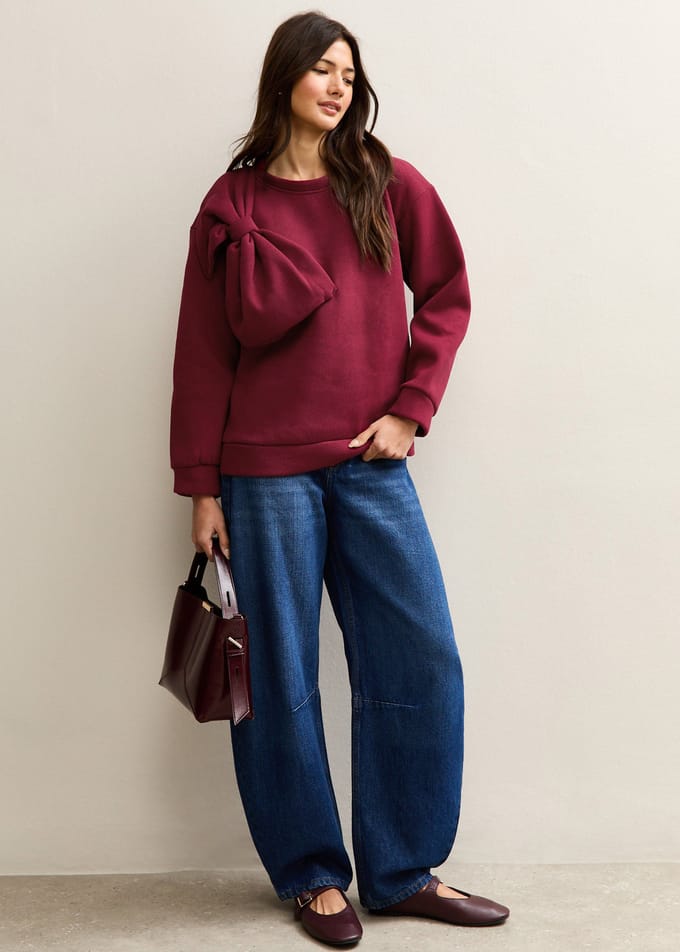 Oversized trui met rode strik-patch