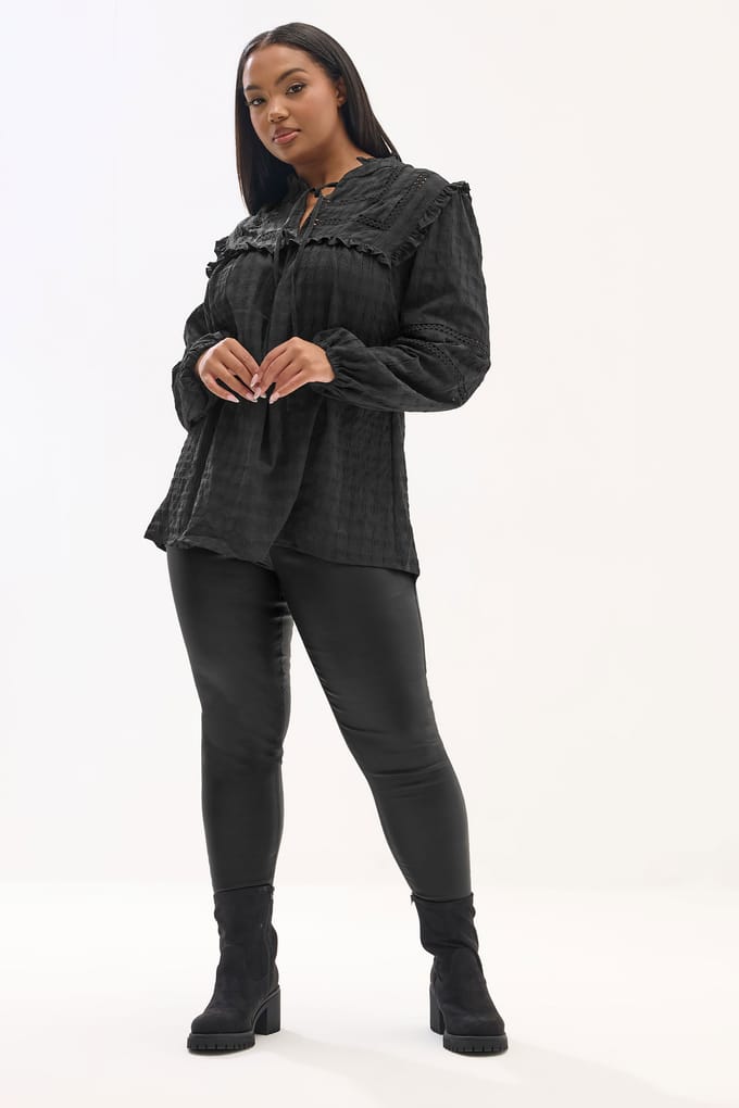 Yours Zwarte Top Met Gehaakte Rand En Textuur Size 44