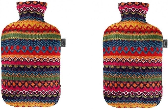 Set van 2x stuks Kruiken met gekleurde hoes 2 liter kunststof - Heet water kruiken.