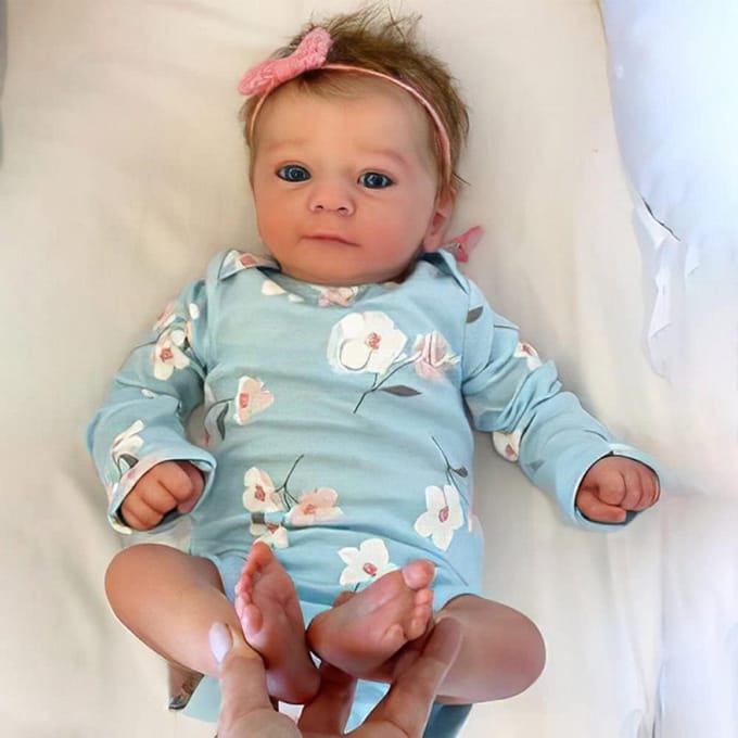 Levensgetrouwe Babypop - Knuffelpop Baby - Kinderspel - Handgeworteld Haar - 49 cm - Bruin