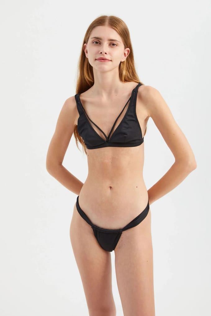 Effen Strapless Triangle Bikini Set met Braziliaanse Bovenkant