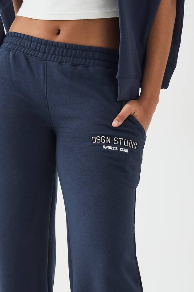 boohoo Dames DSGN Studio Applique Straight Leg Jogger | Marineblauw | Maat: Medium