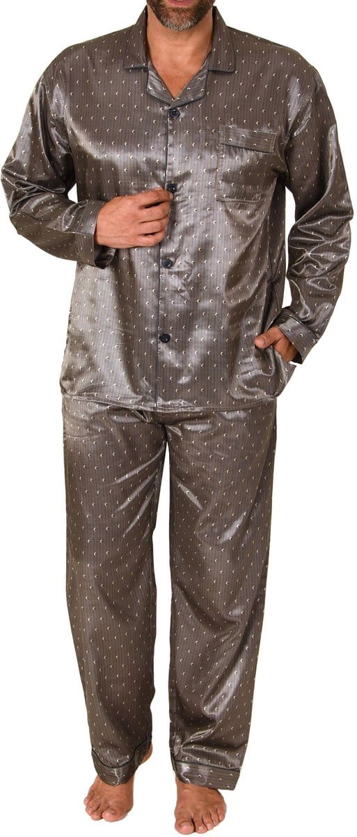 Edele herenpyjama van satijn, doorknooppyjama in minimale look