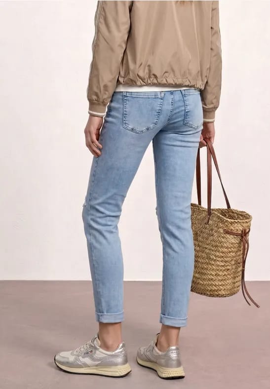 Slim Legs jeans met destroyed details